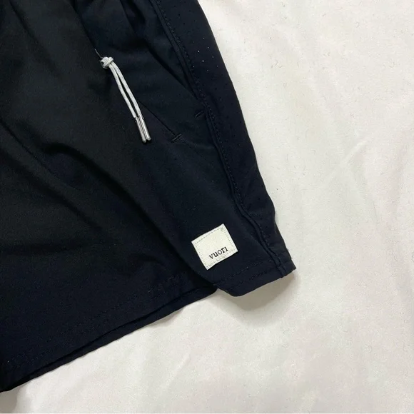 Vuori Dash 2.0 Black Workout Athletic Gym Mesh Pocket Running Shorts Size Small - Picture 3 of 6